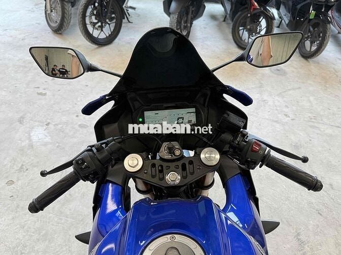 Cần bán Yamaha R15 V4 – đăng ký 2023, odo 4.800 km