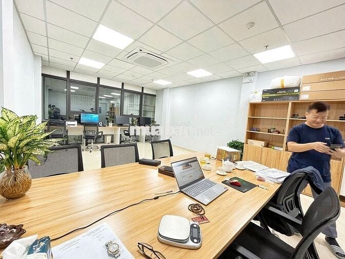 Cho thuê văn phòng Nguyên Hồng 50m2 chỉ 11tr bãi oto cách 10 bước