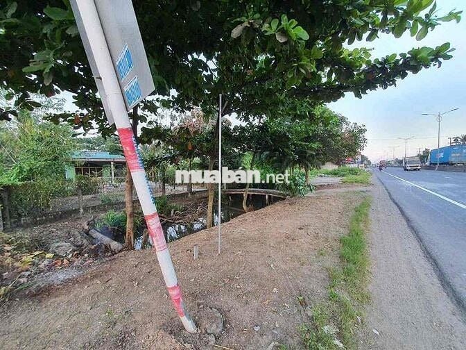 Đất mặt tiền quốc lộ 1A gần cầu Long Định