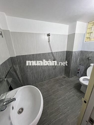 Cho thuê nhà nguyên căn, 5 phòng ngủ, đường Hùng Vương Đà Lạt