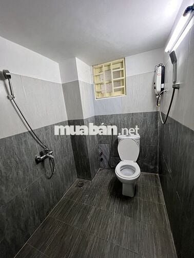 Cho thuê nhà nguyên căn, 5 phòng ngủ, đường Hùng Vương Đà Lạt