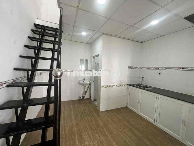 BÁN NHÀ  tầng- Hiệp Bình Phước -TĐ- 2.3 tỷ Dt 24m2- Sổ hồng