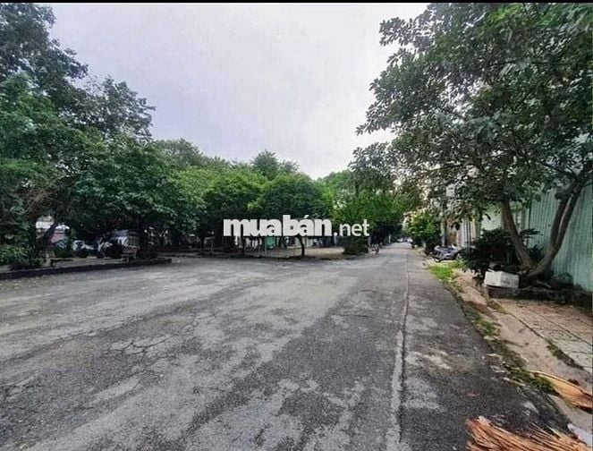 Bán lô đất DT 5x20m - khu phân lô đường Trần Thị Do Q12. Giá : 6,2 tỷ