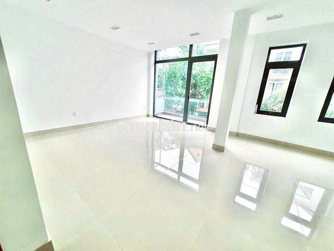 SIÊU PHẨM TÒA NHÀ 5 TẦNG TRUNG TÂM PHAN XÍCH LONG -HẦM-THANG MÁY-PCCC