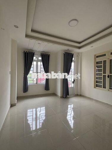 Cho thuê nhà nguyên căn, 5 phòng ngủ, đường Hùng Vương Đà Lạt
