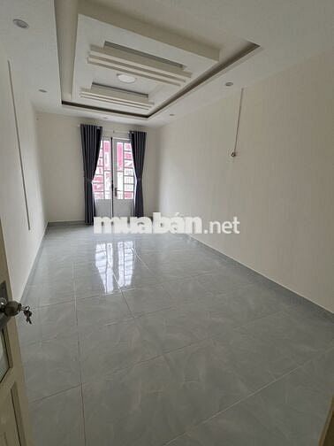 Cho thuê nhà nguyên căn, 5 phòng ngủ, đường Hùng Vương Đà Lạt