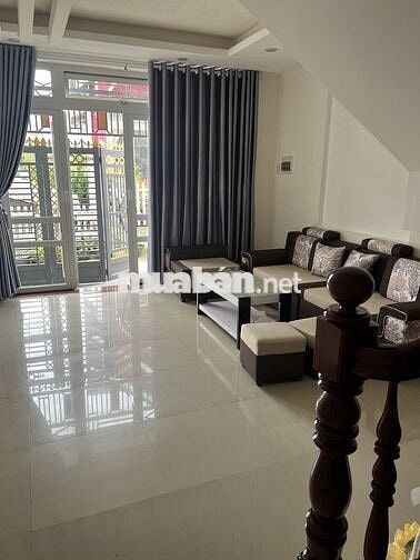 Cho thuê nhà nguyên căn, 5 phòng ngủ, đường Hùng Vương Đà Lạt