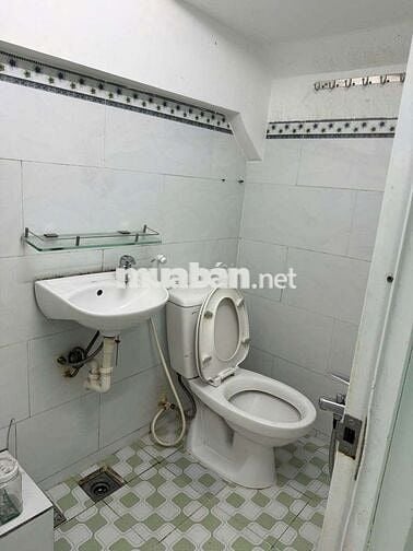 Nhà cho thuê 3pn 2wc 2 máy lạnh. Hẻm xe hơi thông