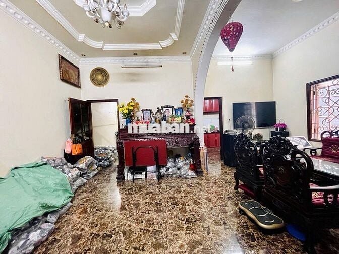 Bán nhà mặt phố Tôn Đức thắng . 43m2. Lô góc . Giá 31.8 ty