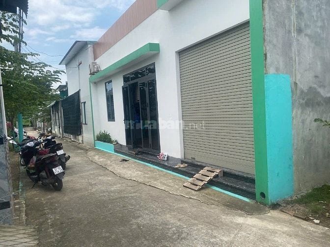 Nhà mới xây.có ép cọc,chắc chắn