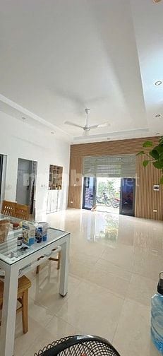 Nhà mới xây.có ép cọc,chắc chắn
