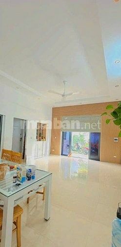 Nhà mới xây.có ép cọc,chắc chắn