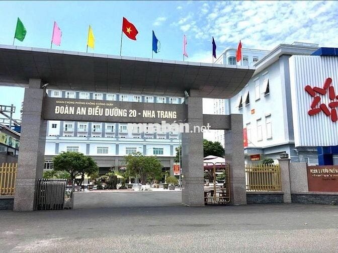 Cho thuê phòng khách sạn 4 sao sát biển giá cực rẻ tại Nha Trang