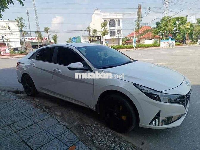 Hyundai Elantra 2024 1.6 AT Đặc biệt - 2500 km