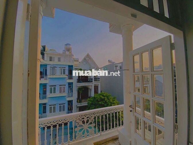 Phòng ban công máy lạnh gần chợ căn cứ
