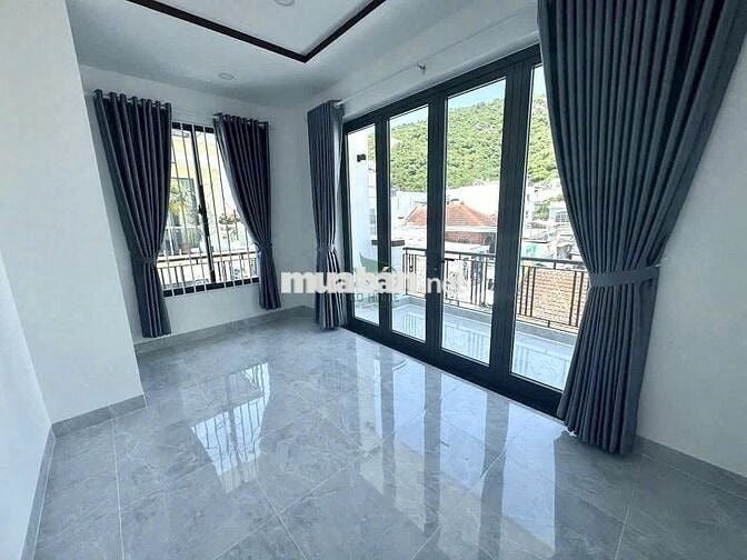 CHO THUÊ NHÀ MỚI XÂY 4 PHÒNG NGỦ HAI MẶT TIỀN PHÍA BẮC NHA TRANG