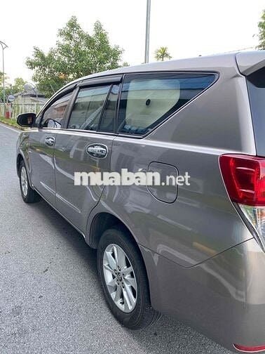 Toyota Innova 2018 2.0E - 200000 km