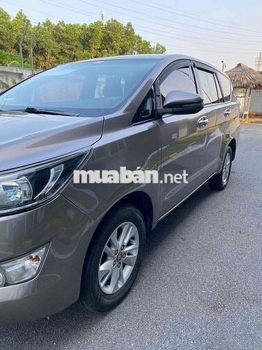 Toyota Innova 2018 2.0E - 200000 km