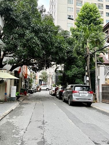 Nhà 5 tầng có hầm mặt tiền Sông Đà khu Sân Bay 5x19 chỉ 20tỷ