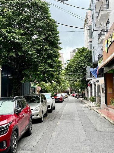 Nhà 5 tầng có hầm mặt tiền Sông Đà khu Sân Bay 5x19 chỉ 20tỷ