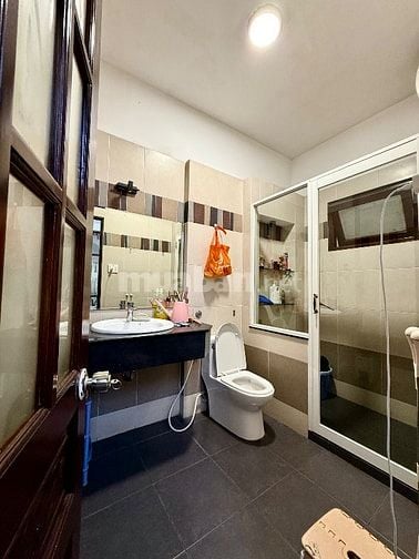 Nhà 5 tầng có hầm mặt tiền Sông Đà khu Sân Bay 5x19 chỉ 20tỷ