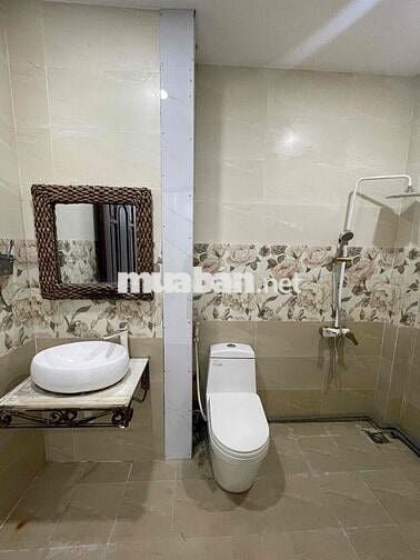 Nhượng lại CHDV mặt tiền đường P8