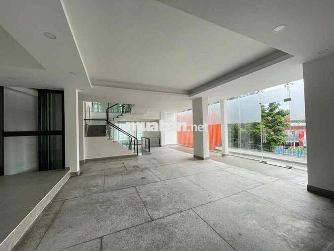 SIÊU PHẨM SÀN TRỐNG SUỐT - Hoà Bình, P5, Q11- DTSD 1000m2 nở hậu 33m