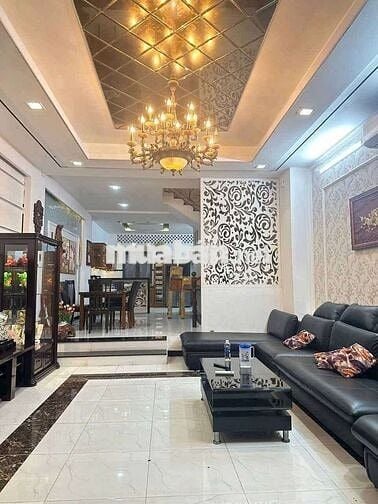 Nhà sẵn nội thất , sân rộng đỗ ôtô ,phù hợp vp,onlie,.4pn.