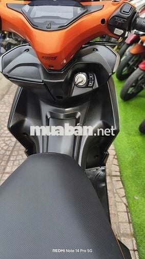 Xe máy Yamaha NVX 155 màu Cam Xám Đen