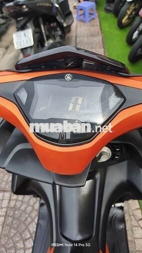 Xe máy Yamaha NVX 155 màu Cam Xám Đen
