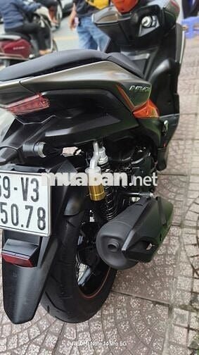 Xe máy Yamaha NVX 155 màu Cam Xám Đen