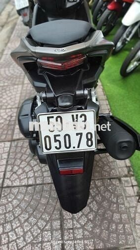 Xe máy Yamaha NVX 155 màu Cam Xám Đen