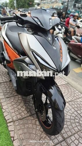 Xe máy Yamaha NVX 155 màu Cam Xám Đen