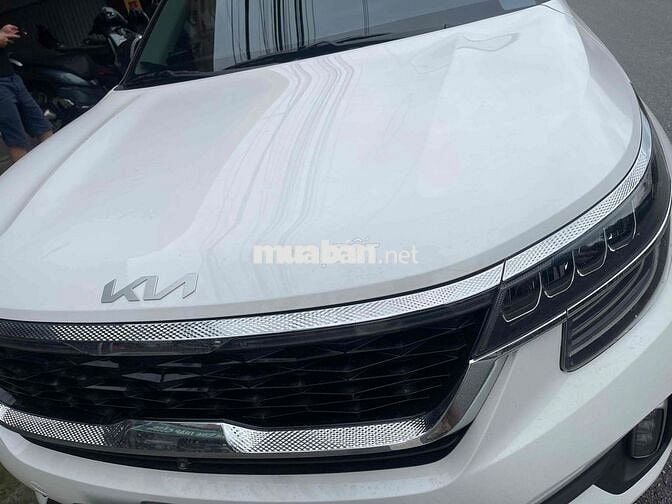 Kia Seltos 2023 Premium 1.6 AT - 12000 km