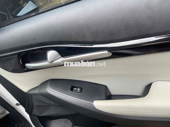 Kia Seltos 2023 Premium 1.6 AT - 12000 km