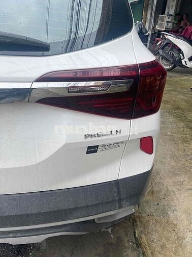 Kia Seltos 2023 Premium 1.6 AT - 12000 km