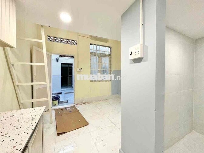 NẰM NGAY CẦU VƯỢT LINH XUÂN. QL1K