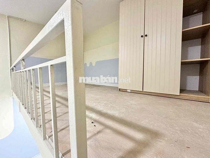 NẰM NGAY CẦU VƯỢT LINH XUÂN. QL1K