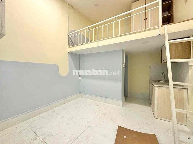 NẰM NGAY CẦU VƯỢT LINH XUÂN. QL1K