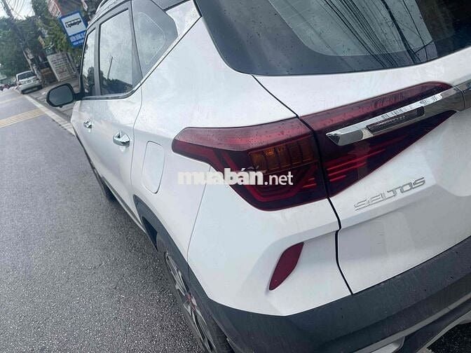 Kia Seltos 2023 Premium 1.6 AT - 12000 km