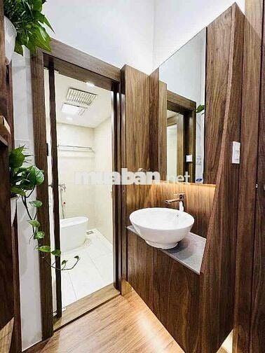 BÁ.N NHÀ GIÁP DANH PHỐ ĐẠI LA_HAI BÀ TRƯNG. LÔ GÓC, NỘI THẤT XỊN SÒ