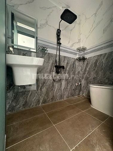 Bán nhà mới xây hẻm xe máy gần đường lớn , Giá 5.8 tỷ