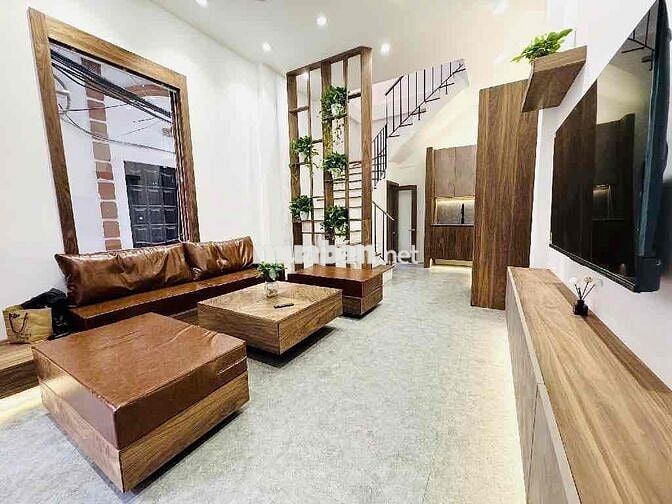 BÁ.N NHÀ GIÁP DANH PHỐ ĐẠI LA_HAI BÀ TRƯNG. LÔ GÓC, NỘI THẤT XỊN SÒ