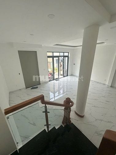 Bán nhà mới xây hẻm xe máy gần đường lớn , Giá 5.8 tỷ