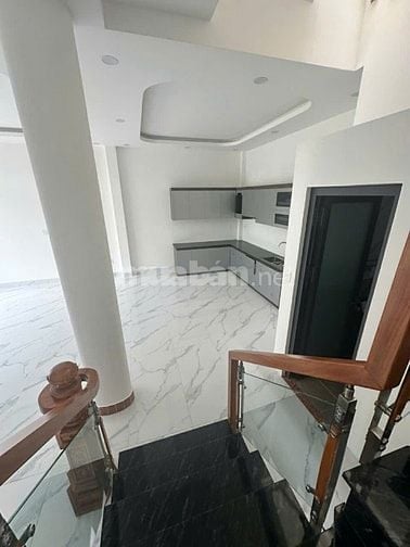 Bán nhà mới xây hẻm xe máy gần đường lớn , Giá 5.8 tỷ