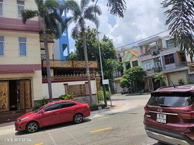 BÁN NHÀ LÔ GÓC HẺM XE TẢI NGÔ THÌ NHẬM, DĨ AN. 121M2, 4TANG, 14 TỶ