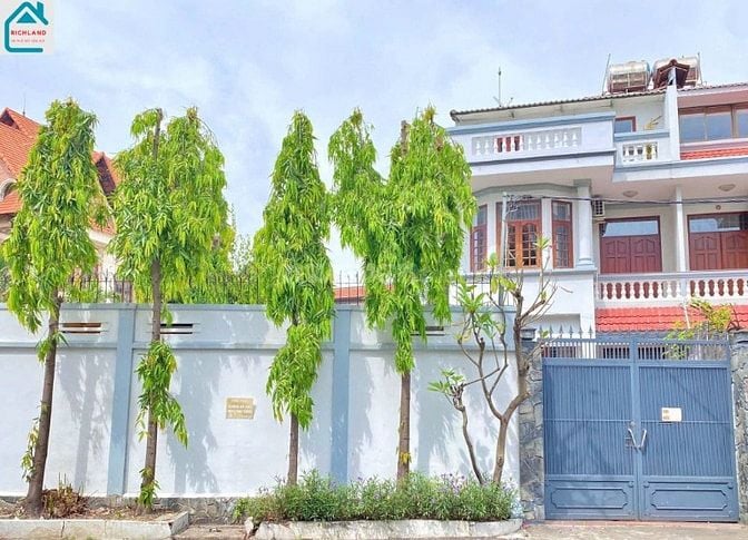 Cho thuê biệt thự 25A Nguyễn Ư Dĩ P.Thảo Điền Q.2 + Diện tích: 20mx35m