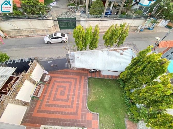 Cho thuê biệt thự 25A Nguyễn Ư Dĩ P.Thảo Điền Q.2 + Diện tích: 20mx35m