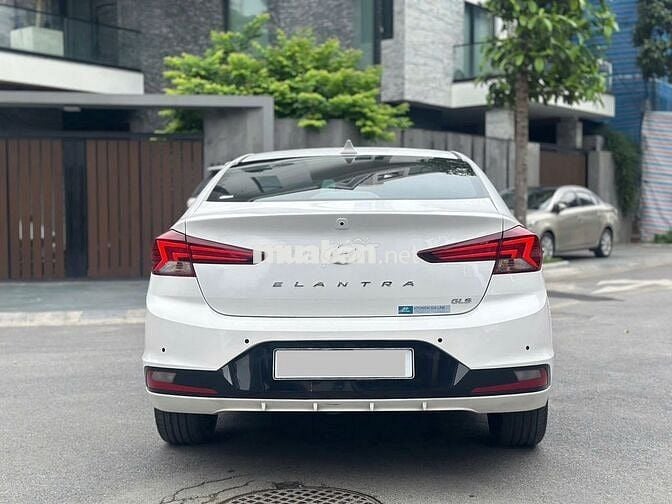 Hyundai Elantra 2021 màu trắng 2.0AT