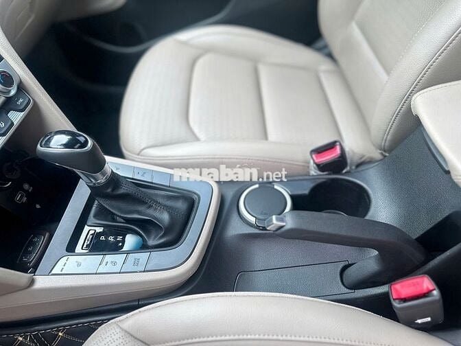 Hyundai Elantra 2021 màu trắng 2.0AT